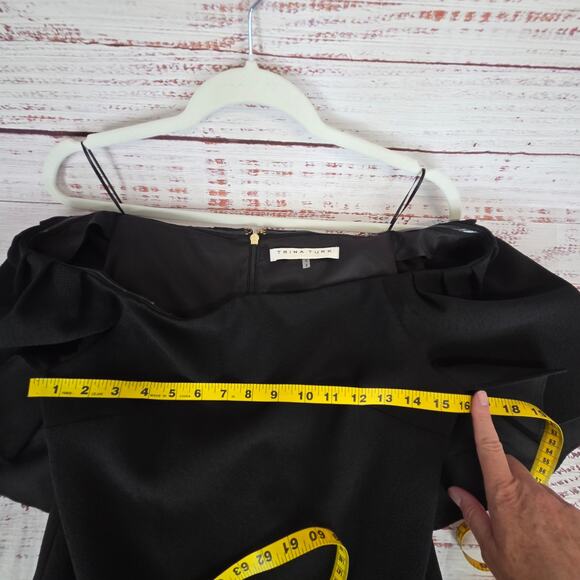 Trina Turk Zeal Off the Shoulder Cape Dress Size 6 Black Crepe Glam Lux Event - Picture 11 of 16